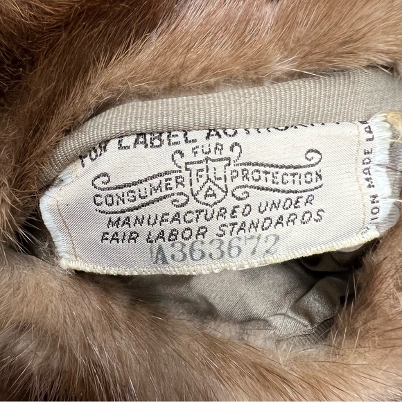 Lovely Vintage Cain-Sloan Co. Nashville Fur Stole - Picture 13 of 13